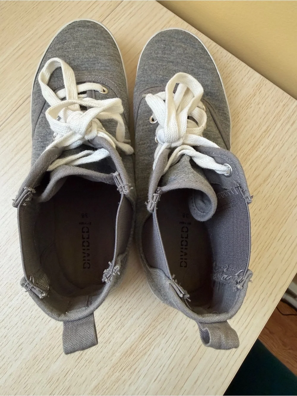 Divided by H&M Gray Mid/High Top Canvas Sneakers Size 7 Pre-owned Good Condition